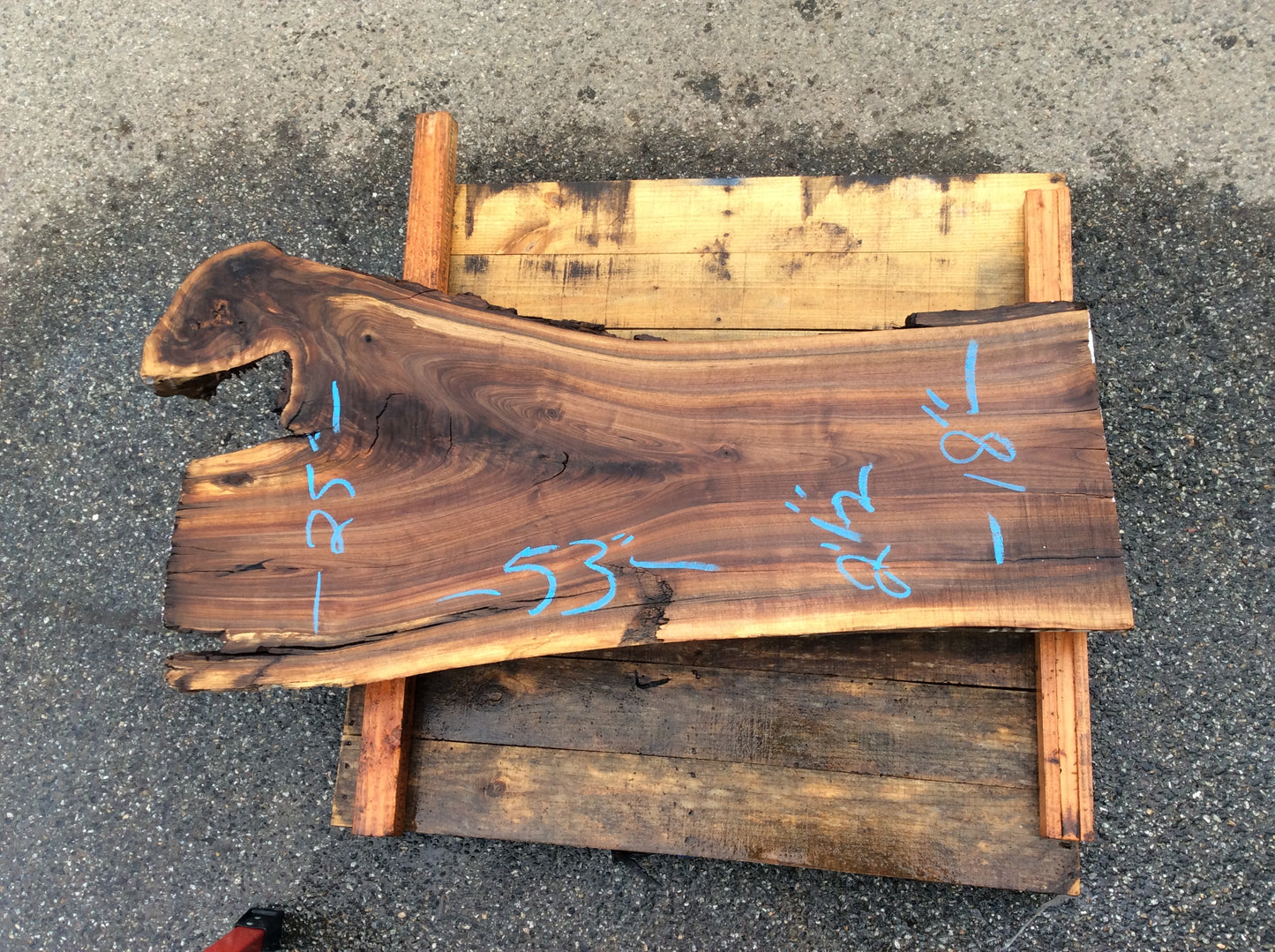 Claro Walnut, Crotch figure small cracks