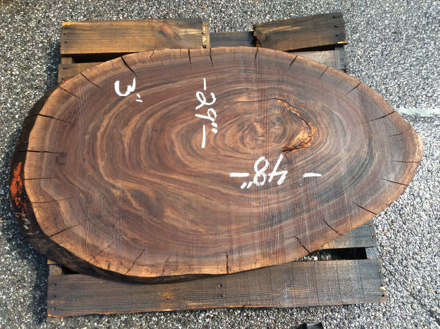 Claro Walnut, Dark oval small soft spot