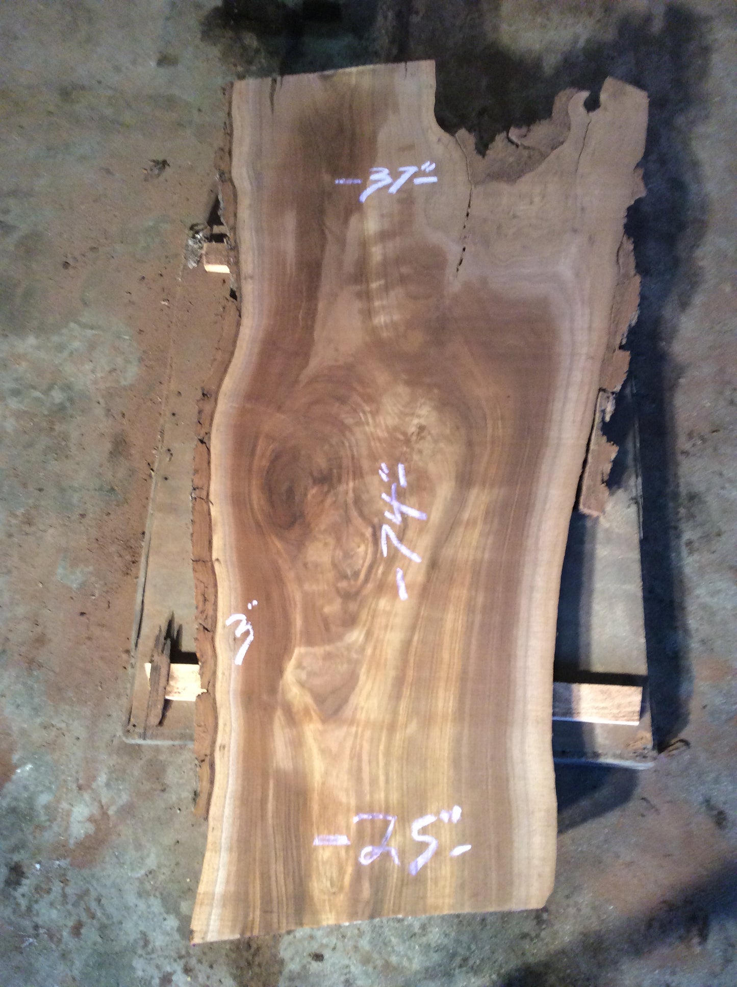 Claro Walnut, 2 knots nice color