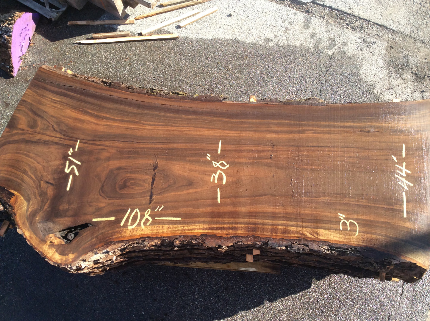 Claro Walnut, Rich color light sapwood