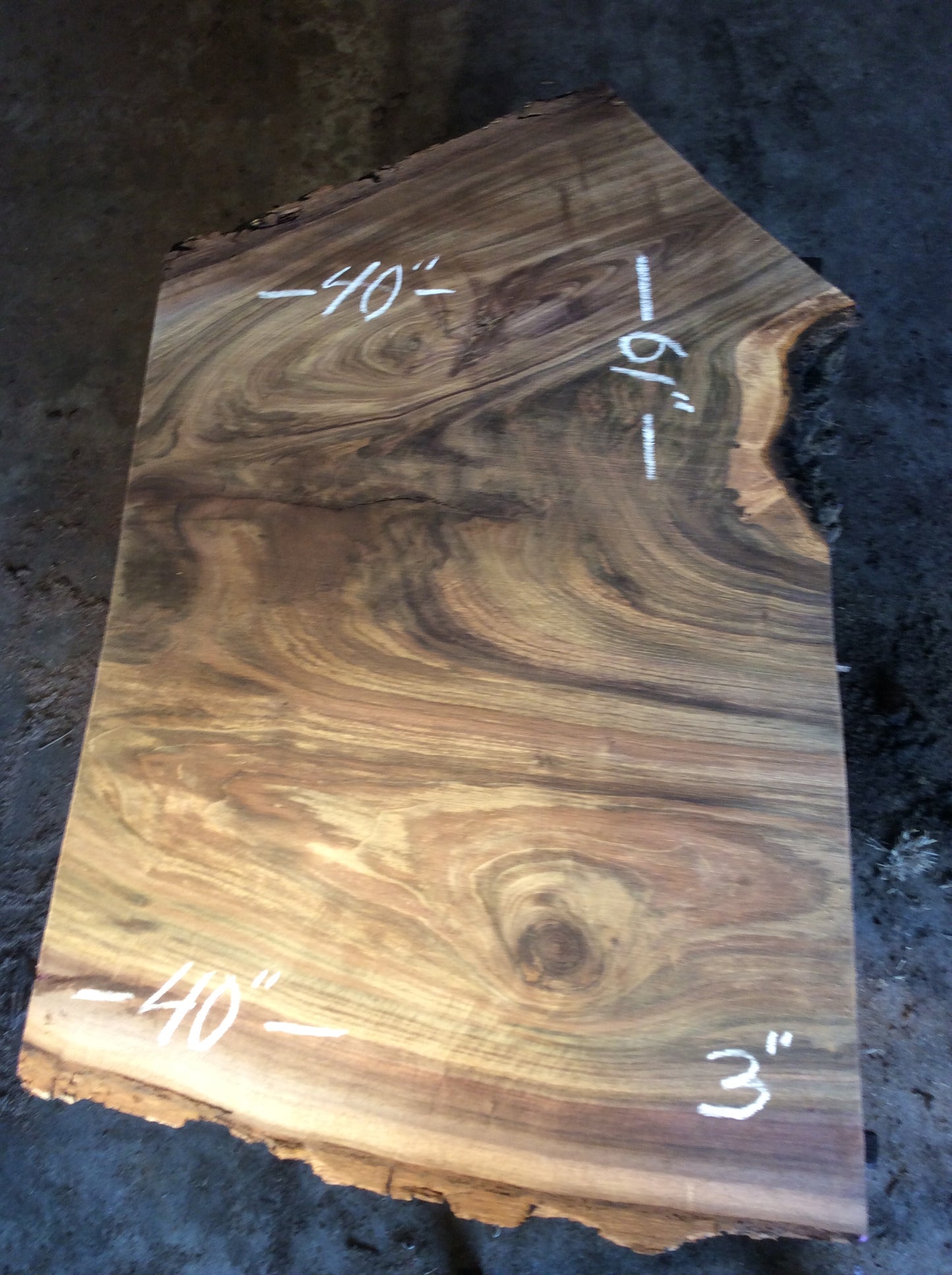 Claro Walnut, Crotch figure black streaks