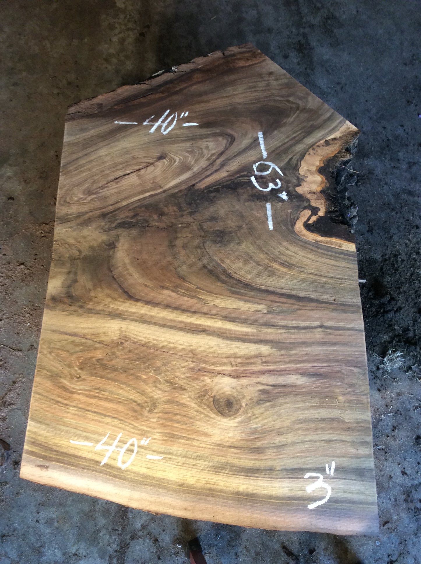 Claro Walnut, Large knot crotch figure