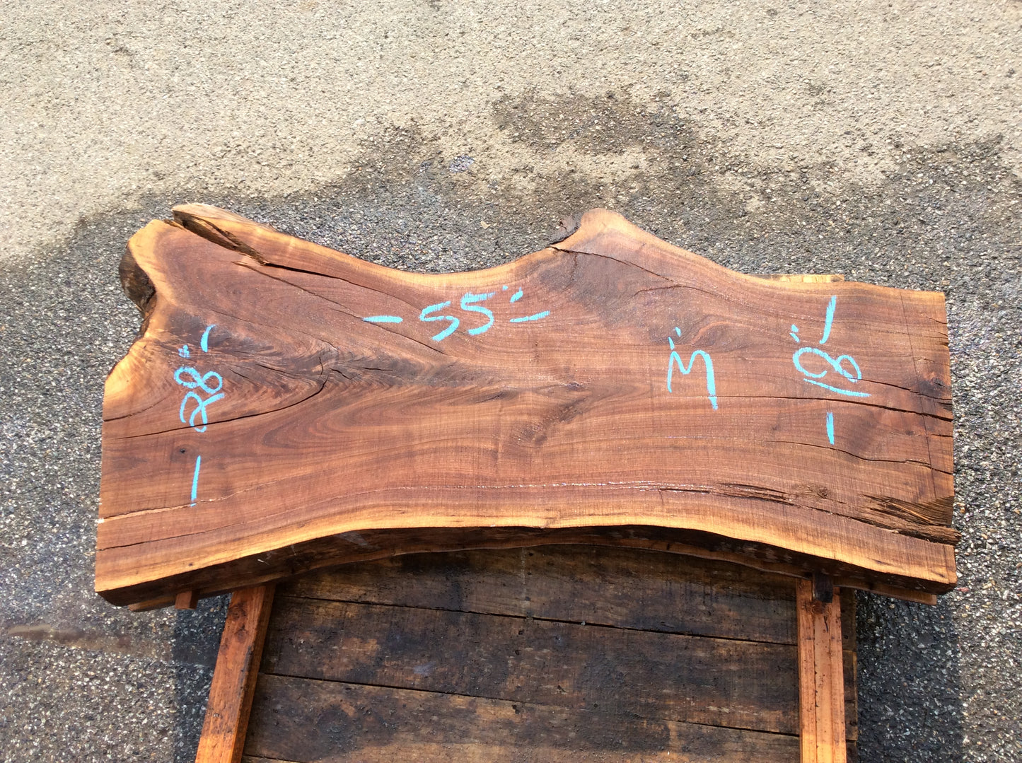 Claro Walnut, Crotch figure small cracks