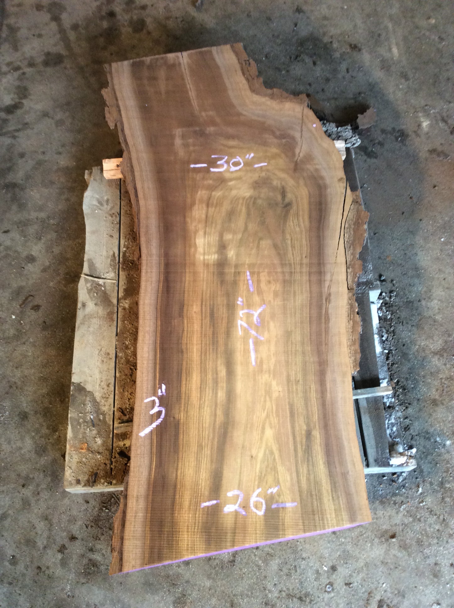Claro Walnut, Figured end knot