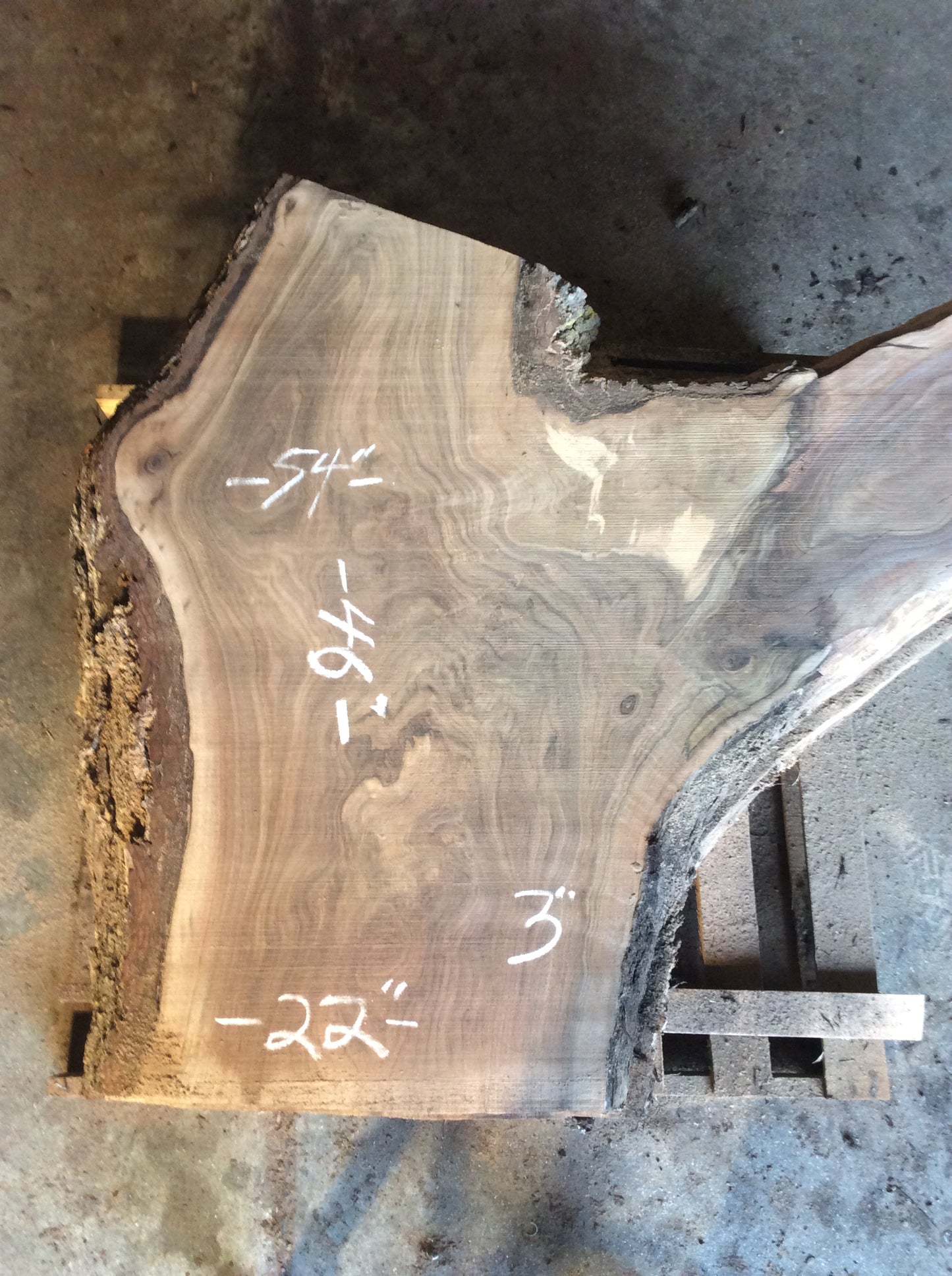 Claro Walnut, Marbling light sapwood