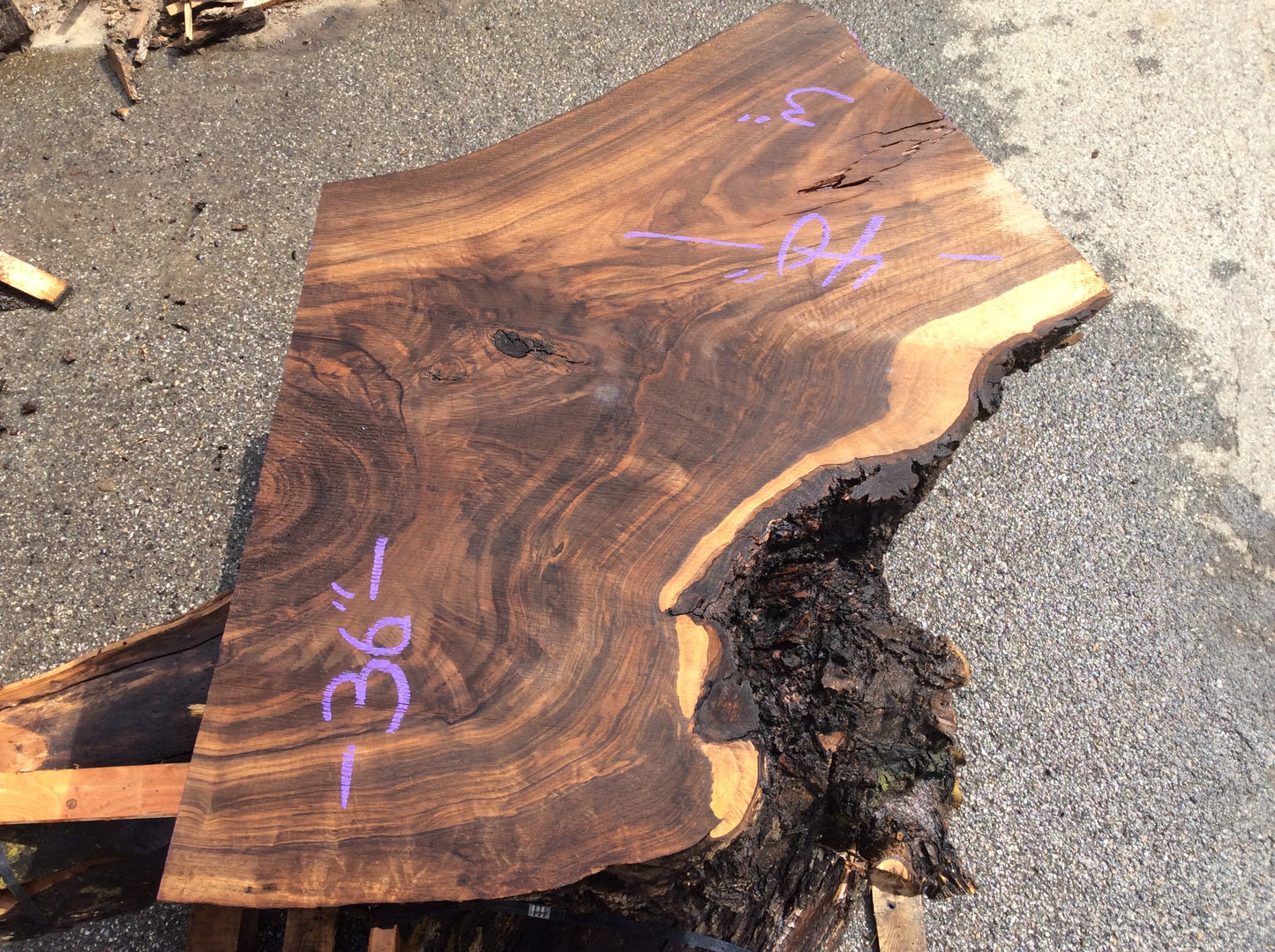 Claro Walnut, Marbled end cut