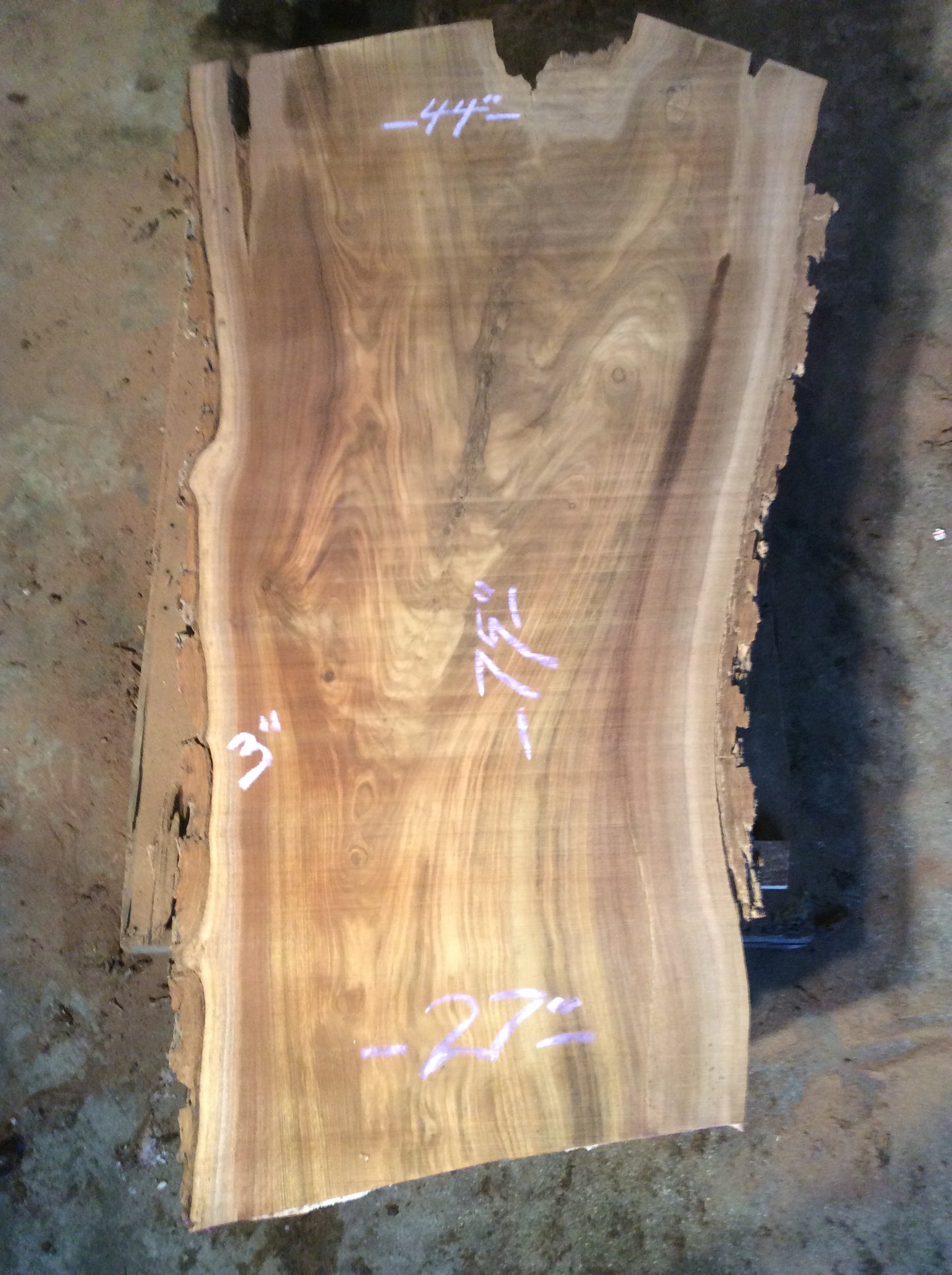 Claro Walnut, Crotch figure bark inclusion