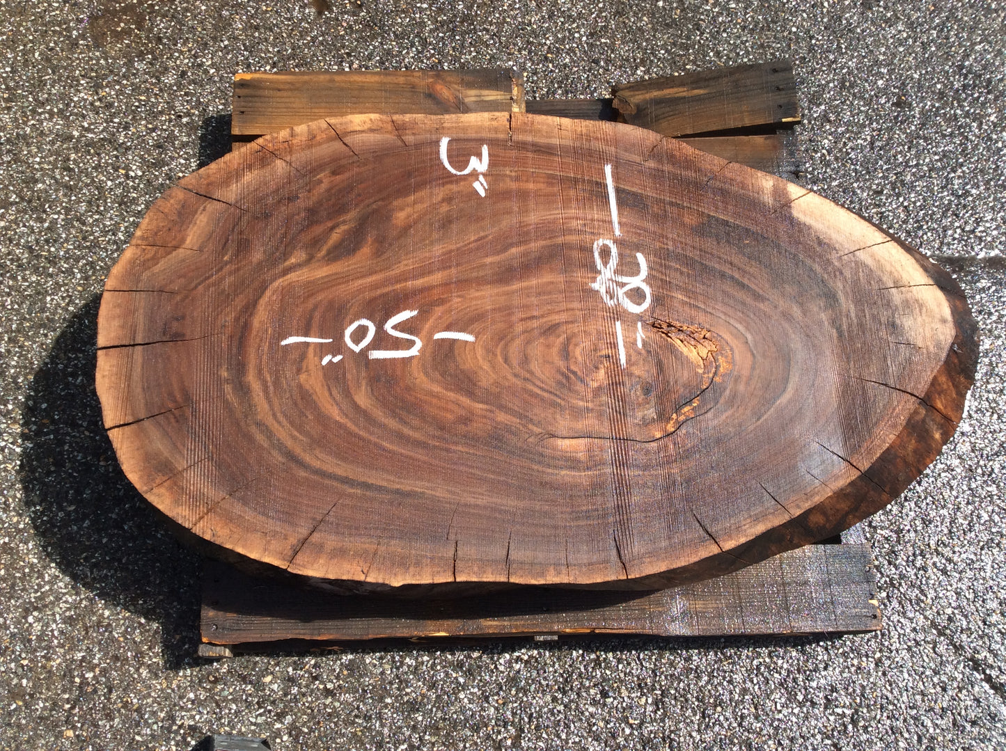 Claro Walnut, Large oval soft spot in center