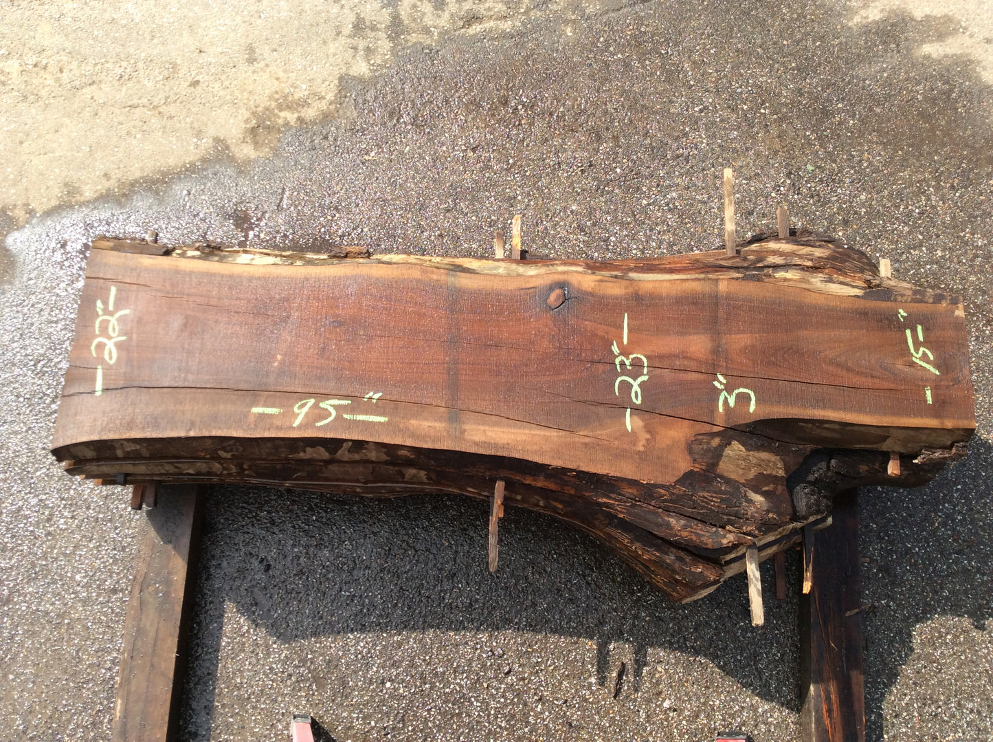 Claro Walnut, Nice color light sapwood