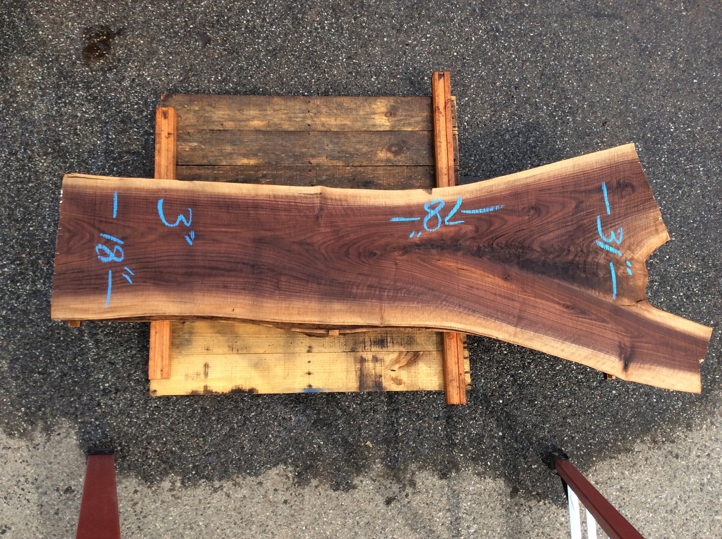 Claro Walnut, Crotch figure sapwood