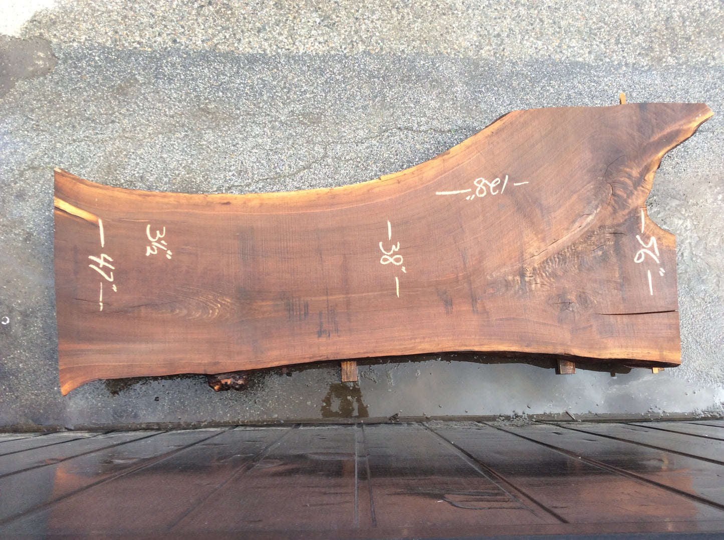 Claro Walnut, Crotch feathering Light sapwood