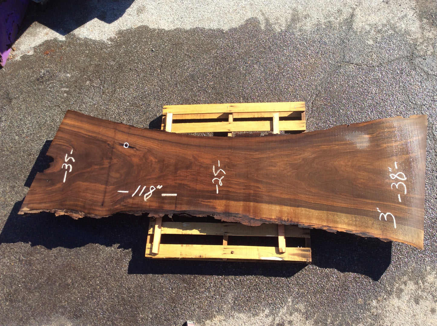 Claro Walnut, Rich color and figured