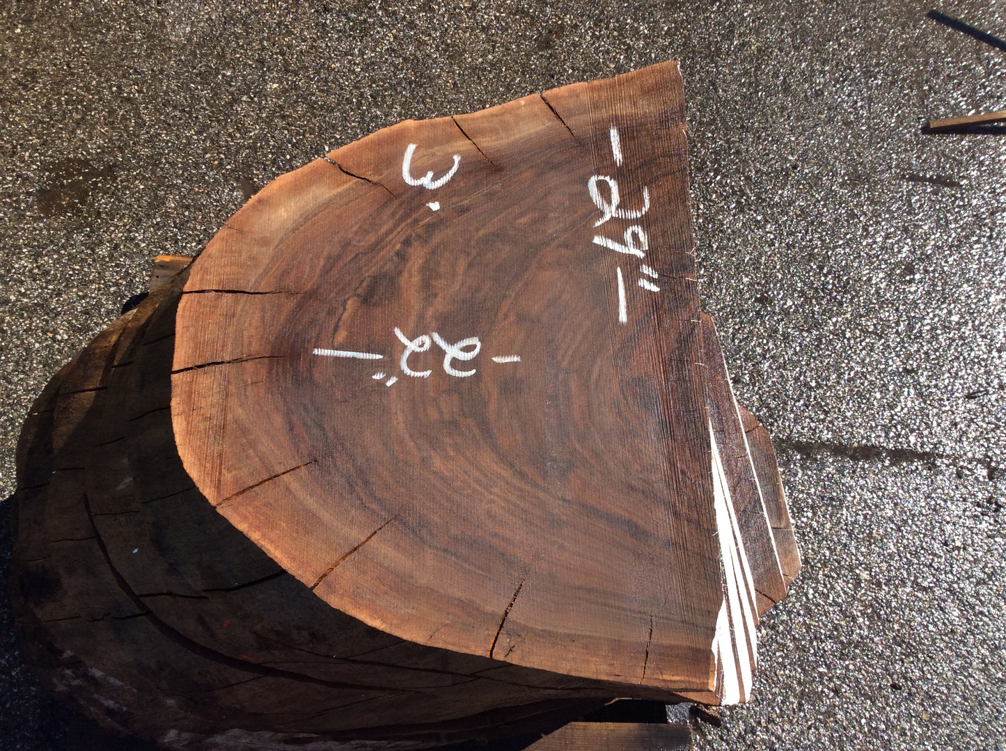 Claro Walnut, Light sapwood large cracks outside