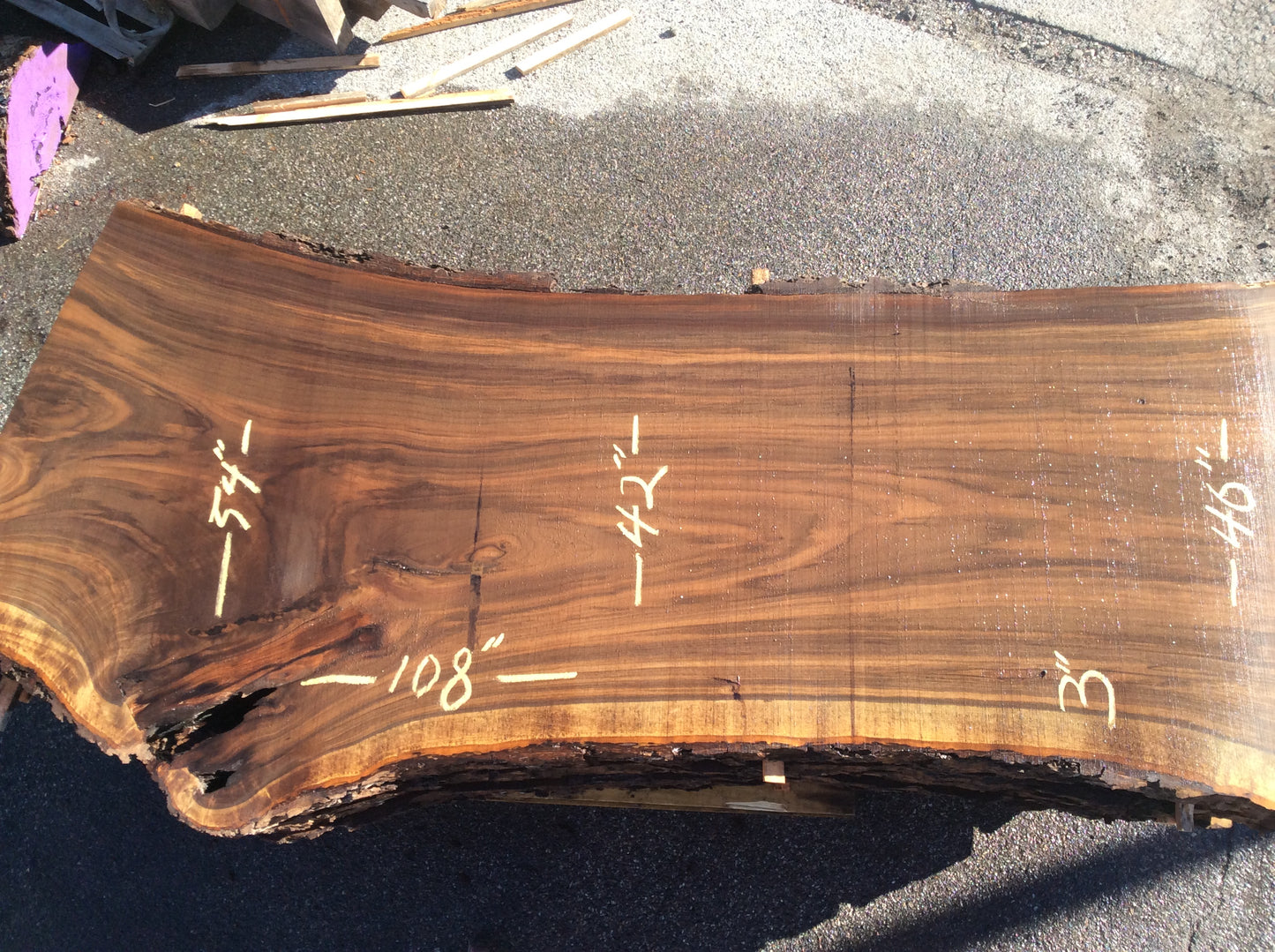 Claro Walnut, Rich color light sapwood