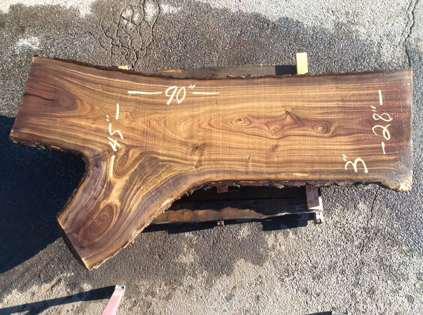 Claro Walnut, Crotch figure and purple color