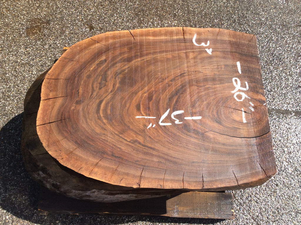Claro Walnut, Large cracks large knot to right