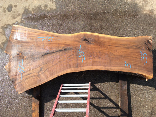 Claro Walnut, Slight crook knot in center